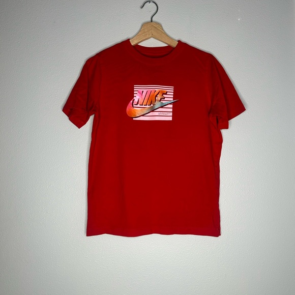 Nike Tee - Picture 2 of 5